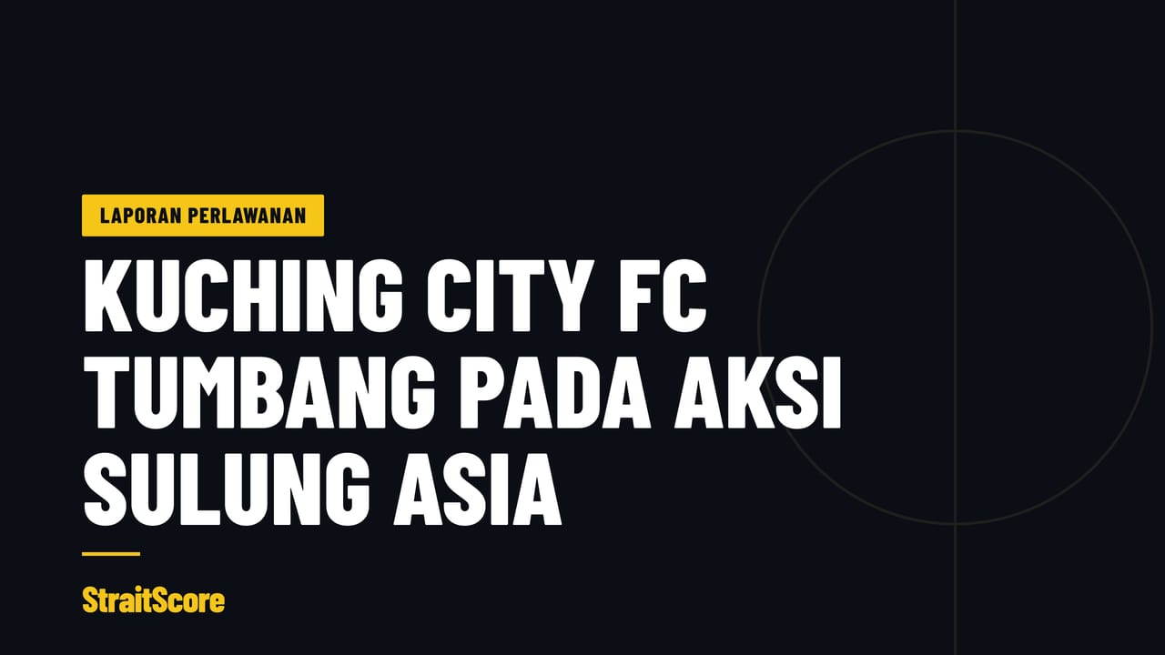 Pemain bola sepak berjalan keluar padang di bawah lampu limpah selepas perlawanan tamat.
