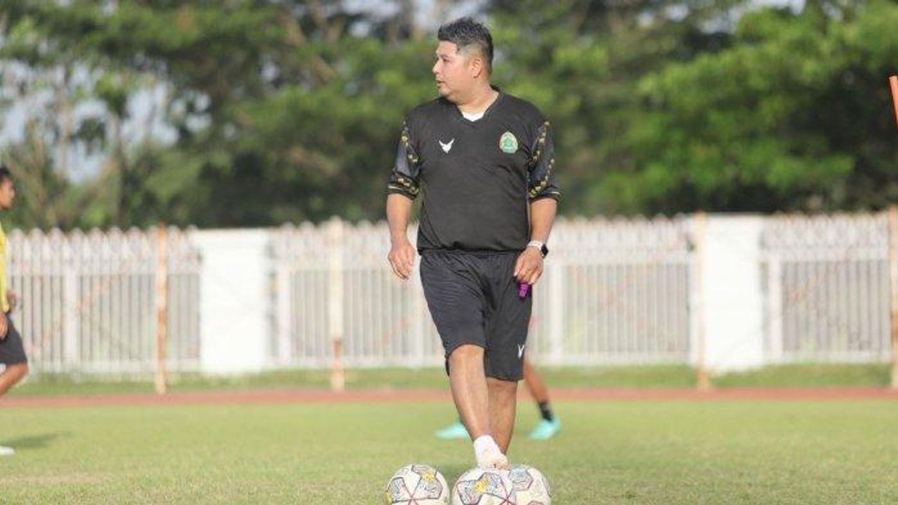 Aidil Sharin Sahak — archive football photograph