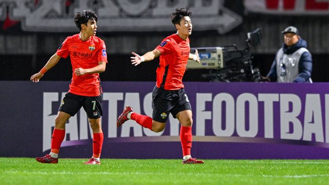 Gangwon FC — foto arkib bola sepak