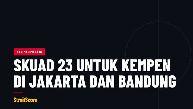 Senarai pemain pasukan kebangsaan dipamerkan di papan kenyataan padang latihan sebelum kejohanan.